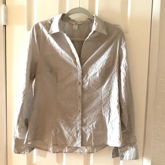 💚 H&M pinstriped button up size 12 - Picture 3 of 5